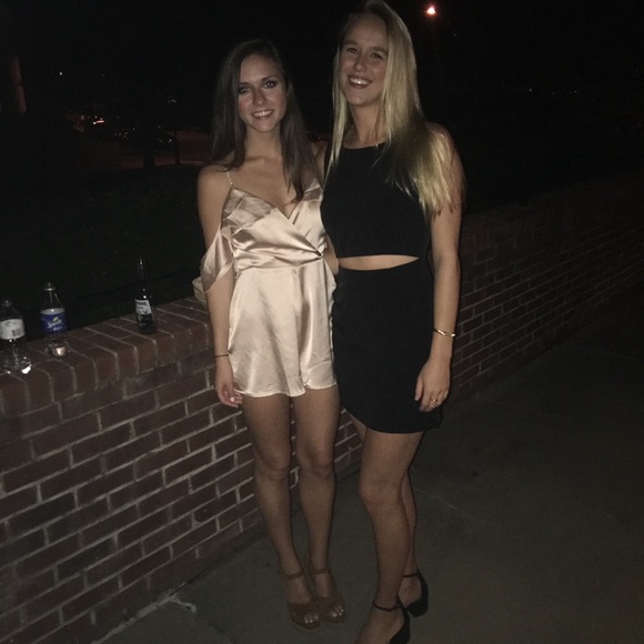 tan/gold romper - Picture 2 of 4